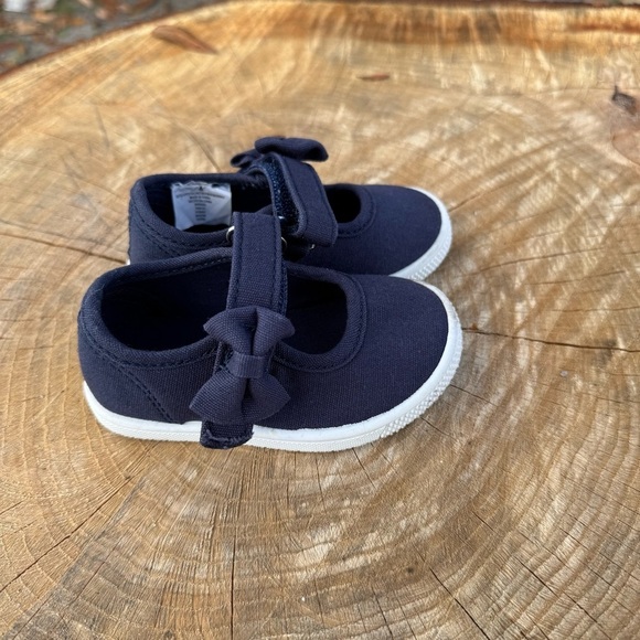 The Children’s Place Toddler Girl Navy Blue Bow Strap Canvas Sneakers Size 4 - Picture 2 of 8